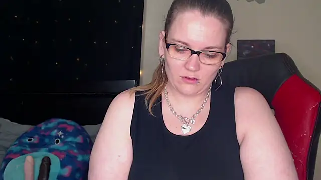 Snapshot of ToxicLilly chatting on 03.18.25 ToxicLilly online show from 03.18.25