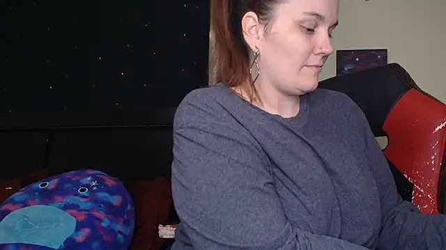 Snapshot of ToxicLilly chatting on 10.12.25 ToxicLilly online show from 10.12.25