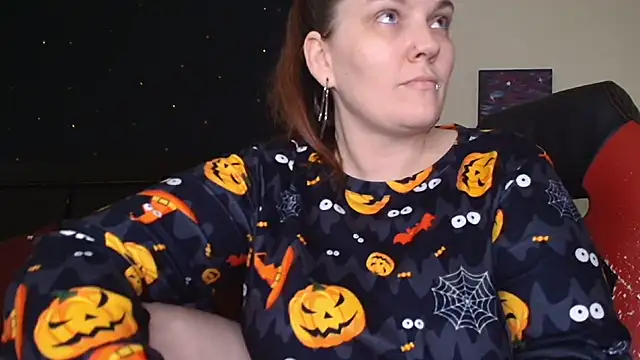 Snapshot of ToxicLilly chatting on 10.16.25 ToxicLilly online show from 10.16.25