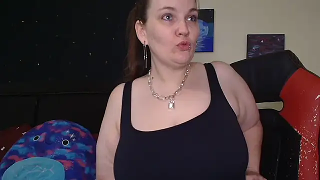 Snapshot of ToxicLilly chatting on 10.25.25 ToxicLilly online show from 10.25.25