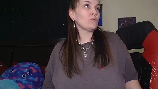 Snapshot of ToxicLilly chatting on 11.08.25 ToxicLilly online show from 11.08.25