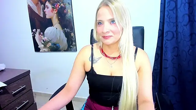 Snapshot of Martina_smth chatting on 09.17.25 Martina smth online show from 09.17.25