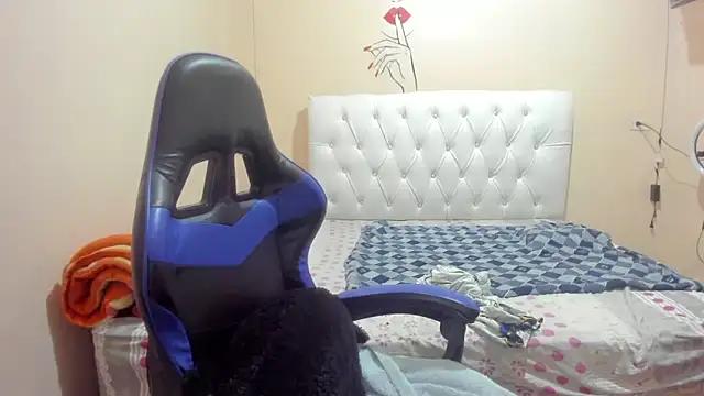 Leylafourniert online show from 02.16.25