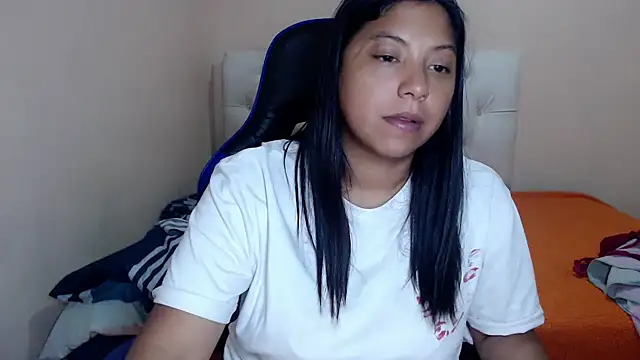 Leylafourniert online show from 12.13.25