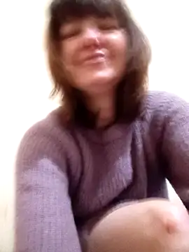 Snapshot of TiAmorre chatting on 02.20.25 TiAmorre online show from 02.20.25