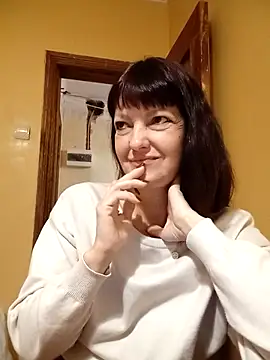 Snapshot of TiAmorre chatting on 10.04.25 TiAmorre online show from 10.04.25