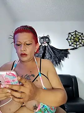 Snapshot of zafiro_sex_ chatting on 10.28.25 zafiro sex  online show from 10.28.25