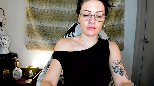 Snapshot of MelroseStrip chatting on 09.21.25 MelroseStrip online show from 09.21.25