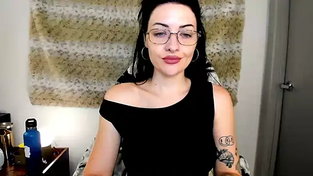 Snapshot of MelroseStrip chatting on 09.27.25 MelroseStrip online show from 09.27.25