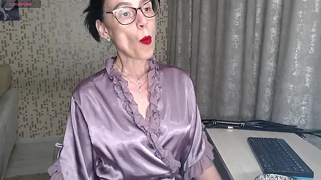 Snapshot of BelovedLady chatting on 05.11.26 BelovedLady online show from 05.11.26