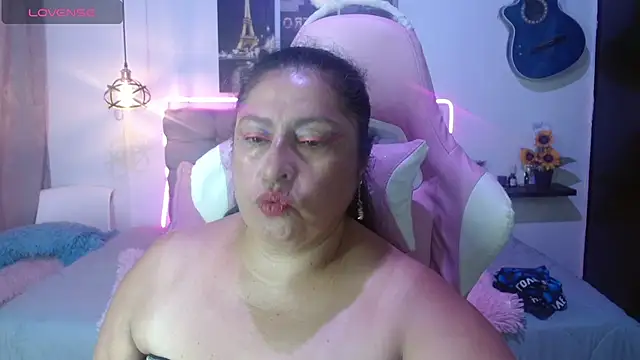 Snapshot of Keyla01_ chatting on 04.15.26 Keyla01 online show from 04.15.26