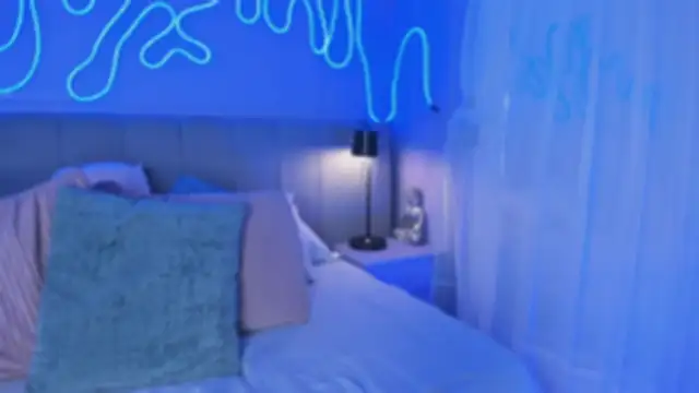 Sofly s online show from 11.14.25