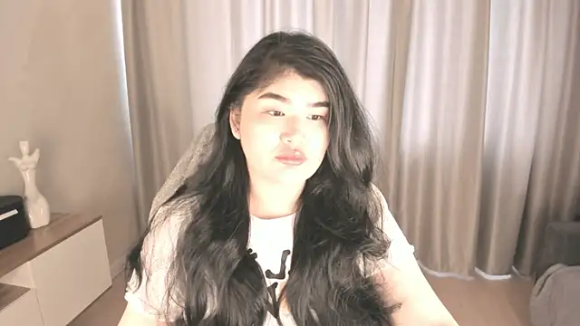 Snapshot of mia_lui chatting on 07.22.26 mia lui online show from 07.22.26