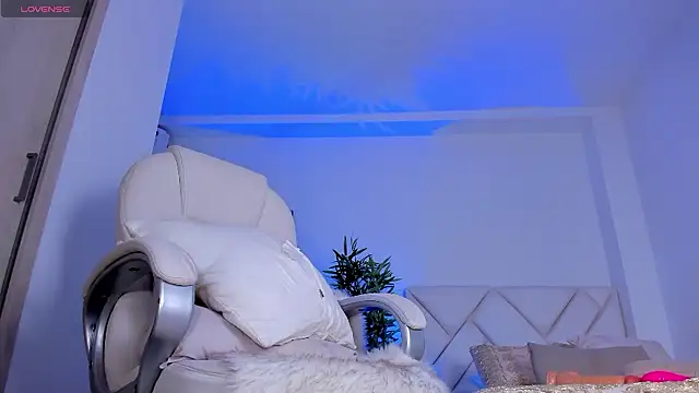 NiaBennet  online show from 12.06.24