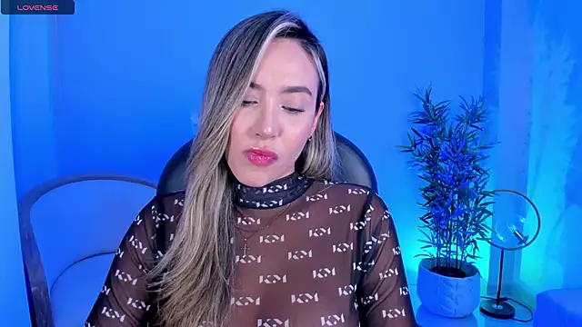 NiaBennet  online show from 10.14.25