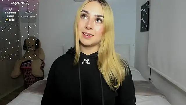 sophi mooreno online show from 03.12.25