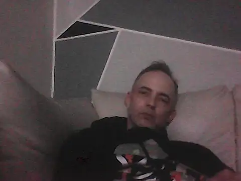 Snapshot of latinx44 chatting on 10.27.25 latinx44 online show from 10.27.25