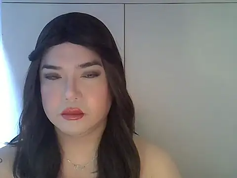 StrawberryWine07 online show from 04.18.26