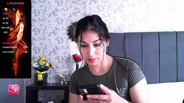 Snapshot of Sweet-Angie chatting on 03.20.25 Sweet-Angie online show from 03.20.25