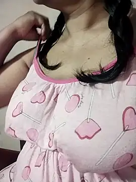 Snapshot of tharu_sweet chatting on 04.21.26 tharu sweet online show from 04.21.26