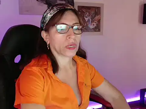 Snapshot of Chayla_Ruiz chatting on 02.11.25 Chayla Ruiz online show from 02.11.25