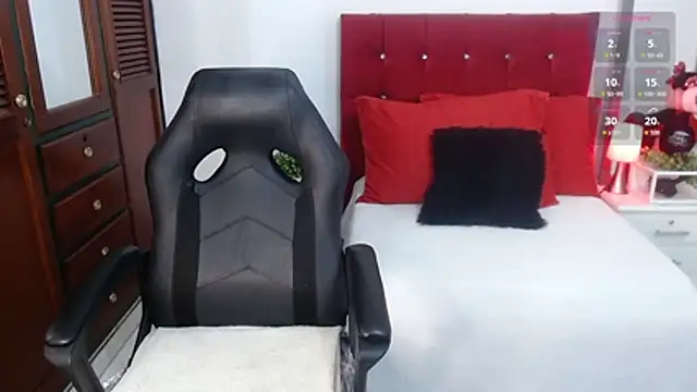 Wanda Milf online show from 12.13.25