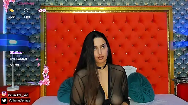 Snapshot of VallerieJones chatting on 03.10.25 VallerieJones online show from 03.10.25