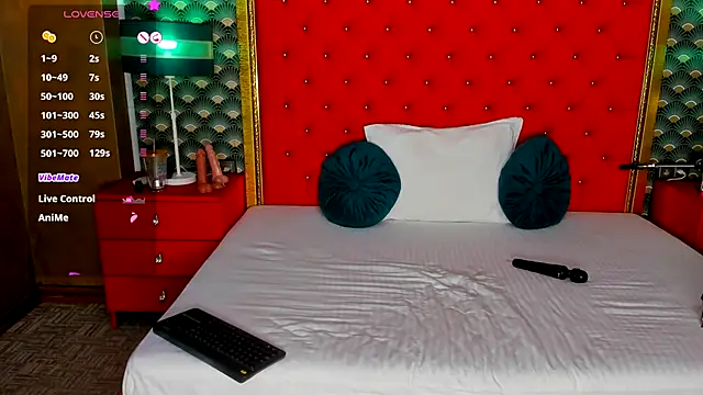 Snapshot of VallerieJones chatting on 10.06.25 VallerieJones online show from 10.06.25