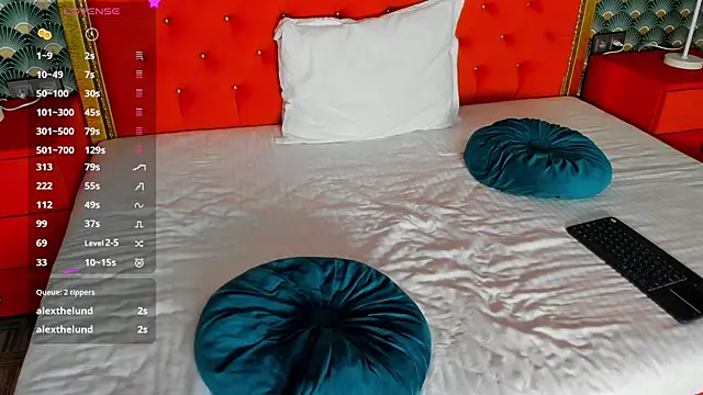 Snapshot of VallerieJones chatting on 10.06.25 VallerieJones online show from 10.06.25