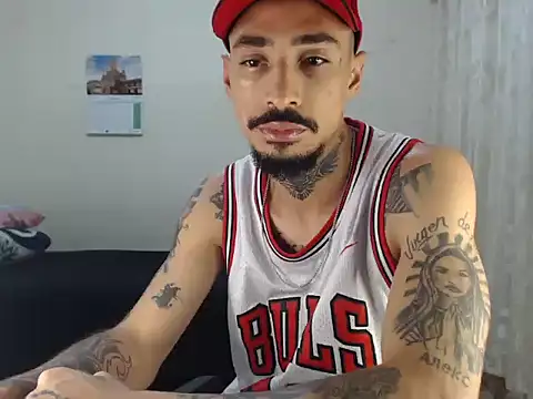 Snapshot of emiliano_hottt chatting on 02.22.26 emiliano hottt online show from 02.22.26