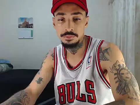 Snapshot of emiliano_hottt chatting on 02.23.26 emiliano hottt online show from 02.23.26