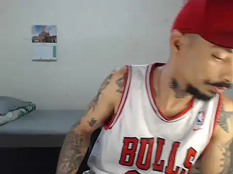 Snapshot of emiliano_hottt chatting on 03.27.26 emiliano hottt online show from 03.27.26