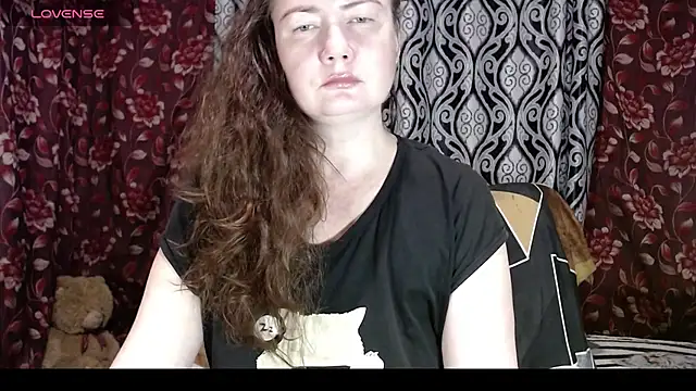 Snapshot of EmilyDoth chatting on 10.11.25 EmilyDoth online show from 10.11.25