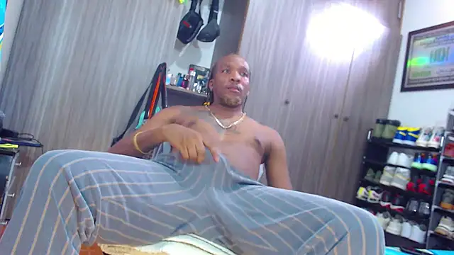 Snapshot of bigdickxblackx chatting on 06.11.26 bigdickxblackx online show from 06.11.26