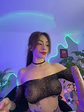 Snapshot of LauPolett chatting on 12.15.24 LauPolett online show from 12.15.24