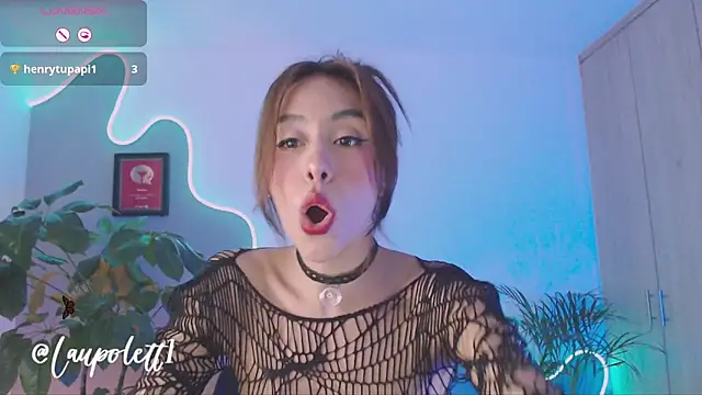 Snapshot of LauPolett chatting on 12.22.24 LauPolett online show from 12.22.24