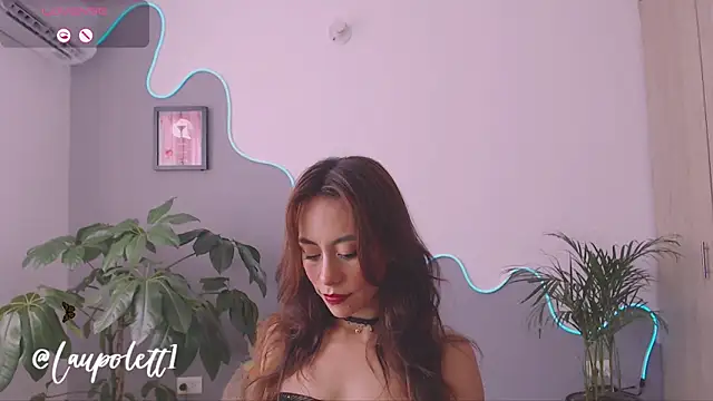 Snapshot of LauPolett chatting on 02.02.25 LauPolett online show from 02.02.25