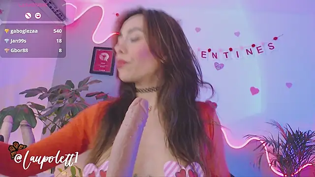 Snapshot of LauPolett chatting on 02.15.25 LauPolett online show from 02.15.25