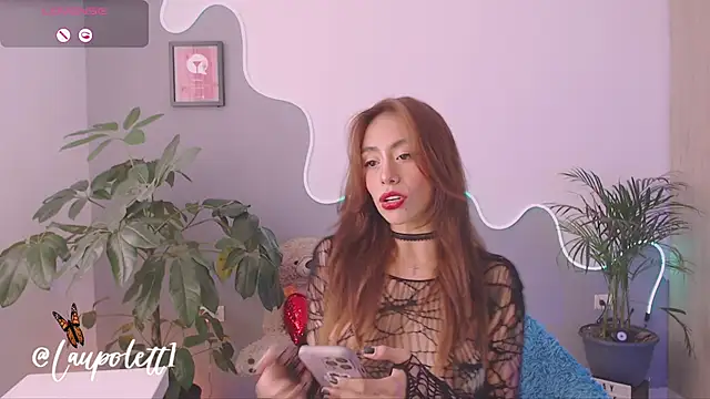 Snapshot of LauPolett chatting on 03.16.25 LauPolett online show from 03.16.25