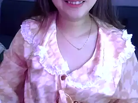 Snapshot of Bee_2k chatting on 04.24.26 Bee 2k online show from 04.24.26