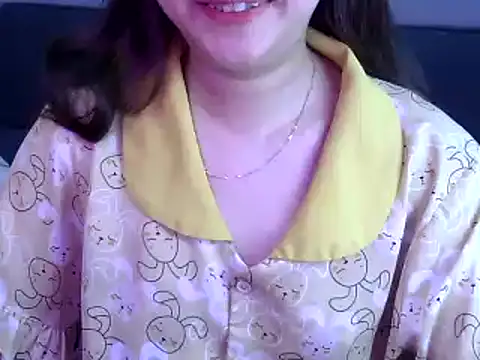 Snapshot of Bee_2k chatting on 04.25.26 Bee 2k online show from 04.25.26
