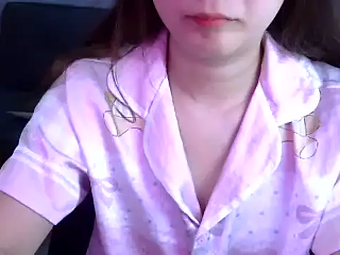 Snapshot of Bee_2k chatting on 04.28.26 Bee 2k online show from 04.28.26