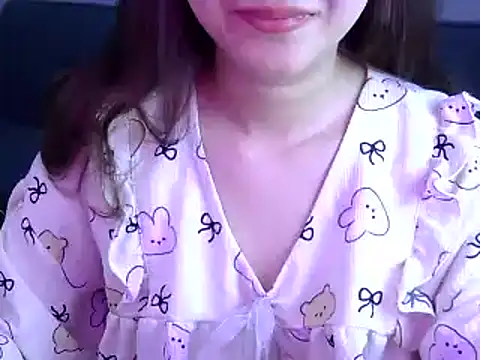 Snapshot of Bee_2k chatting on 05.04.26 Bee 2k online show from 05.04.26