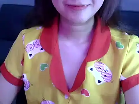 Snapshot of Bee_2k chatting on 05.06.26 Bee 2k online show from 05.06.26