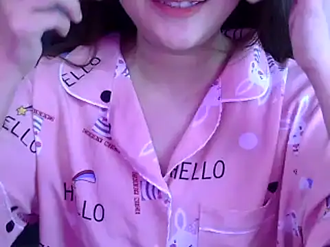 Snapshot of Bee_2k chatting on 05.19.26 Bee 2k online show from 05.19.26