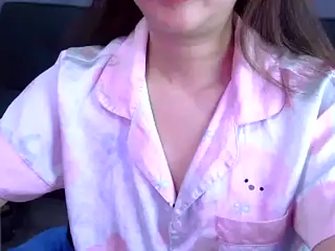 Snapshot of Bee_2k chatting on 05.27.26 Bee 2k online show from 05.27.26