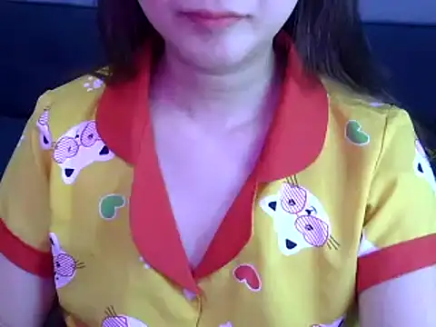 Snapshot of Bee_2k chatting on 05.28.26 Bee 2k online show from 05.28.26