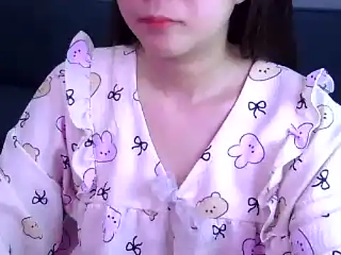 Snapshot of Bee_2k chatting on 07.17.26 Bee 2k online show from 07.17.26