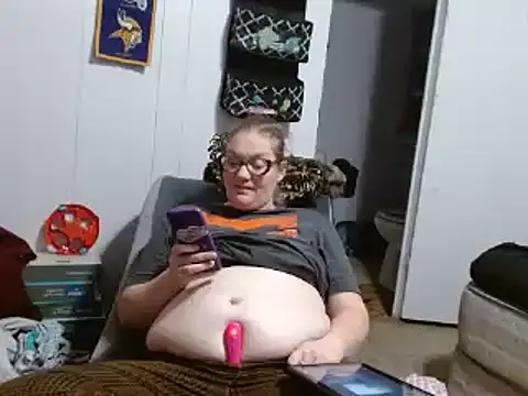 Snapshot of Slutty_Owl420 chatting on 01.14.25 Slutty Owl420 online show from 01.14.25