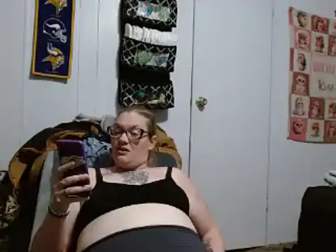 Snapshot of Slutty_Owl420 chatting on 02.18.25 Slutty Owl420 online show from 02.18.25